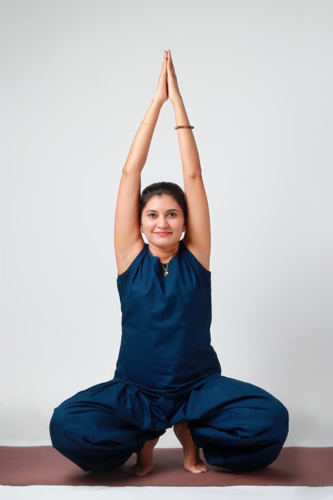 Overhead Prayer & Balance - Utkatasana Variation